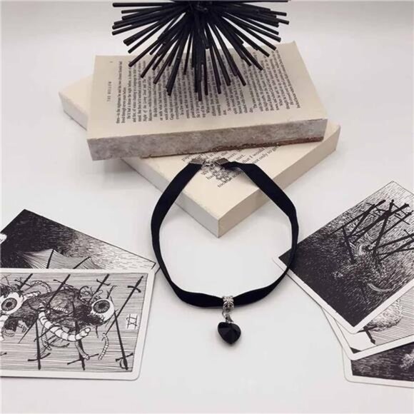 Black Necklaces for Women, Adjustable Layered Velvet Leather Lace - Picture 6 of 7